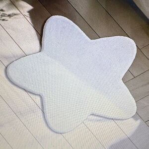 Mon Chateau Faux Fur Shaped Rug: Star - NWT